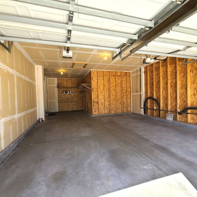 Building Photo - 6316 Riverdale Dr