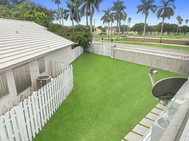 Building Photo - 1015 NW 125th Terrace