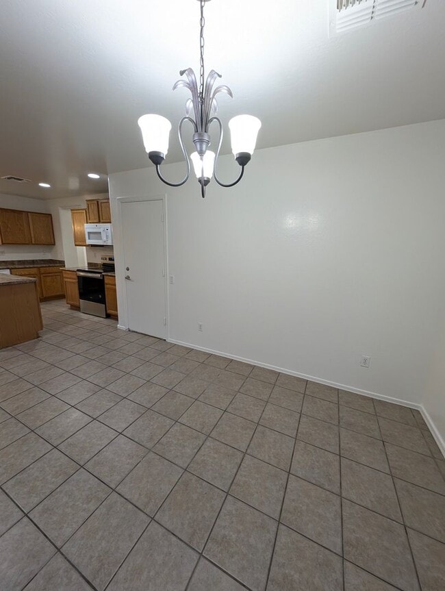 Building Photo - AVAILABLE NOW!!! - Roomy single story 4 bedroom home for rent in Pecan Creek!