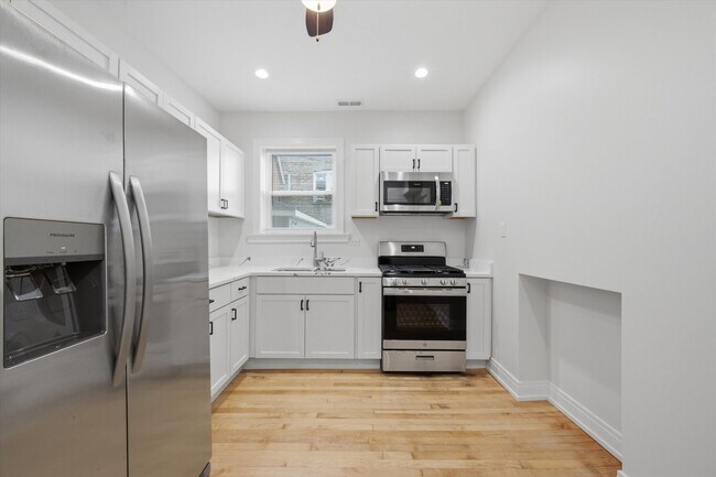 Building Photo - 3244 W 62nd Pl