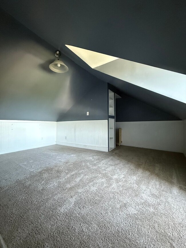 Building Photo - Beautiful Columbia 2 BR for Immediate Move in