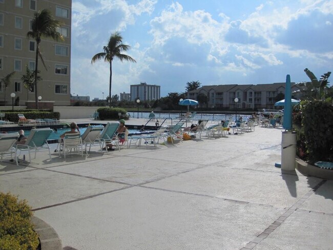 Building Photo - 3800 S Ocean Dr