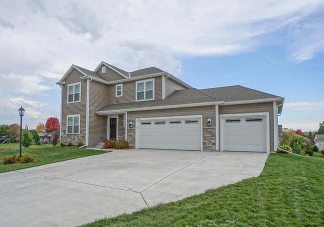 Building Photo - 1200 Juniper Ln