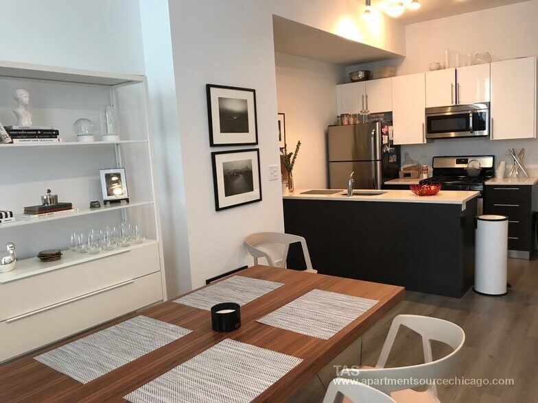 Building Photo - 2020 S Throop St