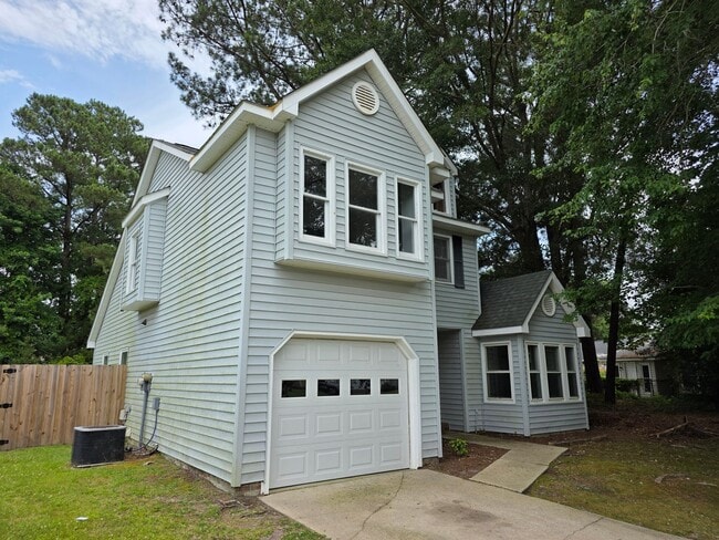Building Photo - Charming 3-Bedroom Retreat Near Camp Lejeune's Main Gate