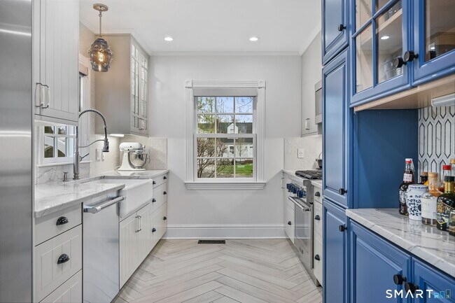 Building Photo - 44 Davenport Dr