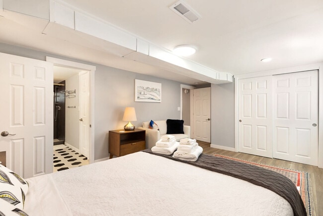 Building Photo - 4042 1st Ave NE