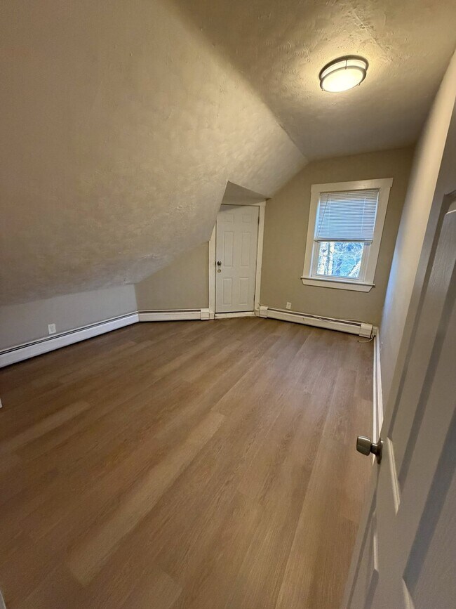 Building Photo - 161 Maxfield St