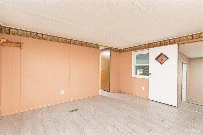 Building Photo - 15 Stagecoach Dr