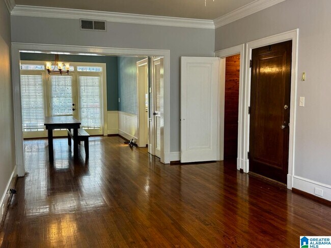 Building Photo - 3007 Highland Ave