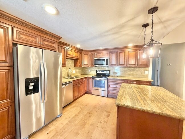 Building Photo - Beautifully updated 3 bedroom 2 bathroom duplex in Carmichael!