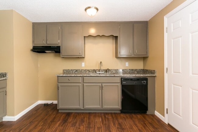 Building Photo - Charming Adamsville Home with Open Floor P...