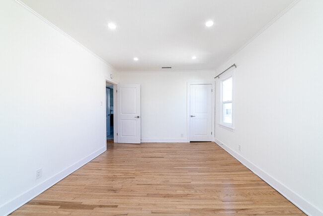 Building Photo - 5065 Edgewood Pl