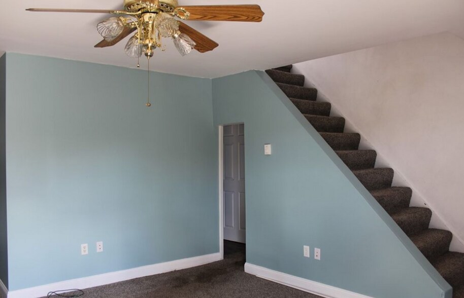 Building Photo - 6 S Main St