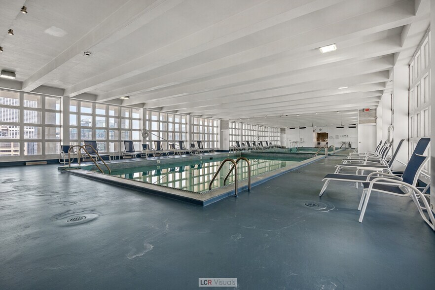 pool - 535 N Michigan Ave