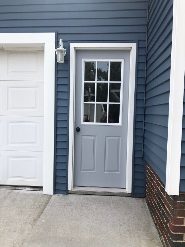 Garage door - 1711 N 19th St