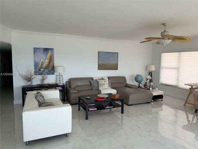 Building Photo - 3850 Galt Ocean Dr
