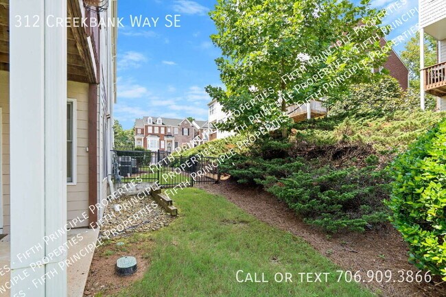 Building Photo - 312 Creekbank Way SE
