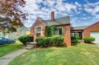 Building Photo - 347 Darrow Ave