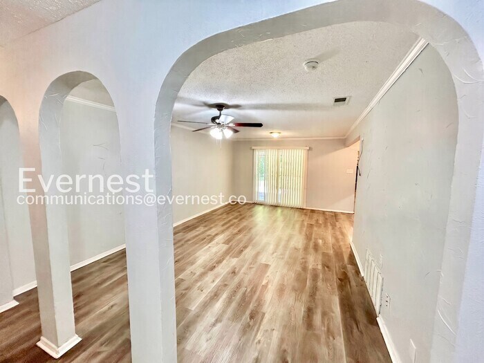 Building Photo - 1505 Hanover Dr