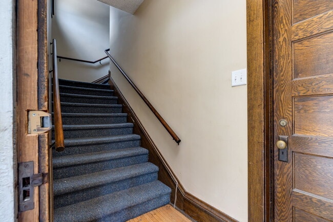 Building Photo - One bedroom downtown living with utilities included!