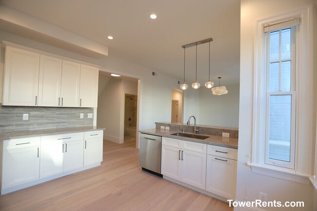 Building Photo - 306-308 Church St.