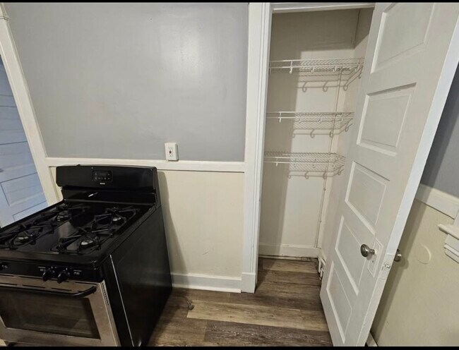 Building Photo - 342 3rd St