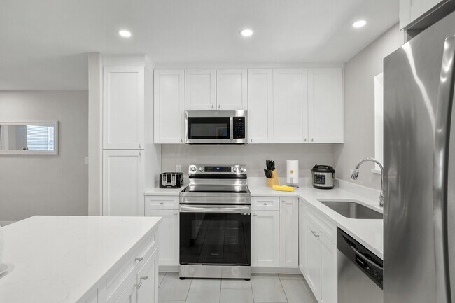 Building Photo - 4830 Cortez Cir