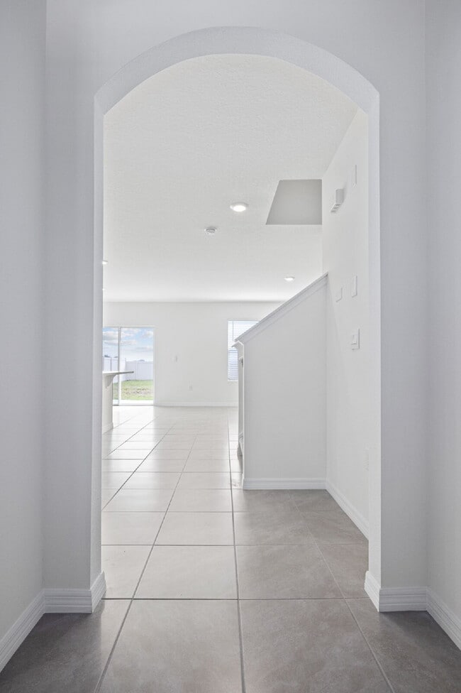 Building Photo - "Spacious 5-Bedroom Retreat with 3 Full Baths in Epperson Lagoon Wesley Chapel – 2,601 Sq. Ft. of...