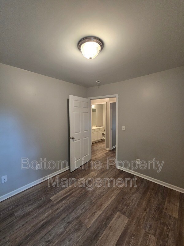 Building Photo - 3850 Fircrest Dr