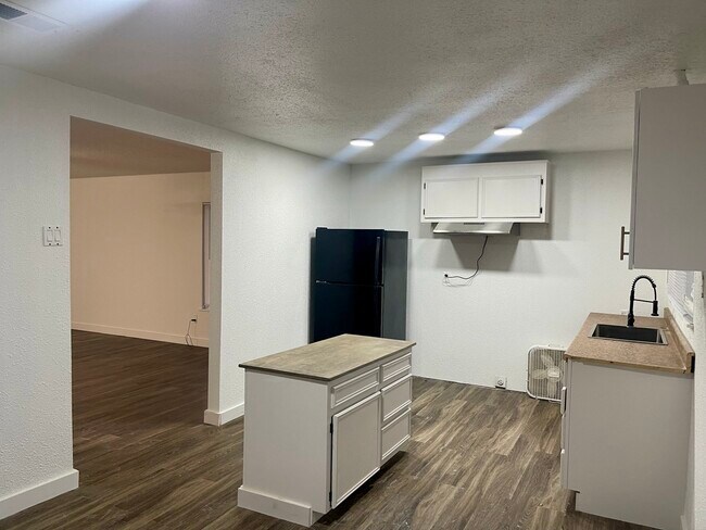 Building Photo - 5819 Flax Bourton St
