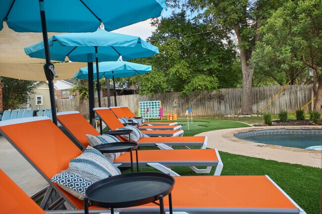 Building Photo - 5410 King Richard St