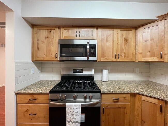 Building Photo - Remodeled 2 Bedroom 2 Bathroom Condo Near BYU