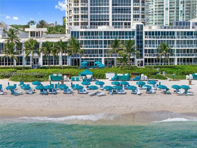 Building Photo - 16445 Collins Ave