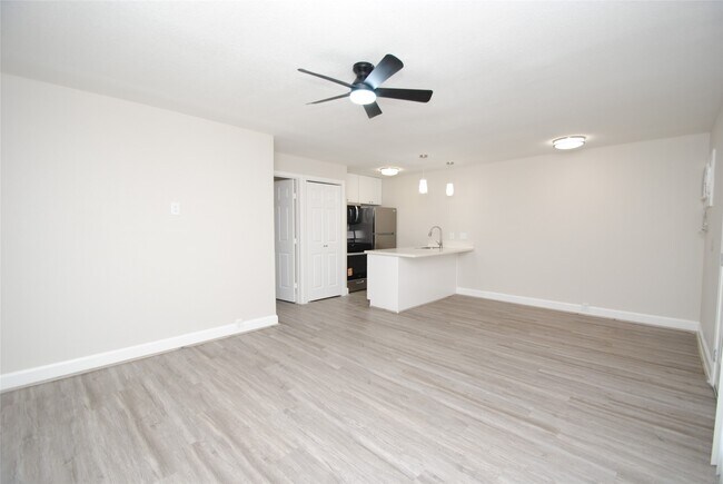 Building Photo - 2515 Yoakum Blvd