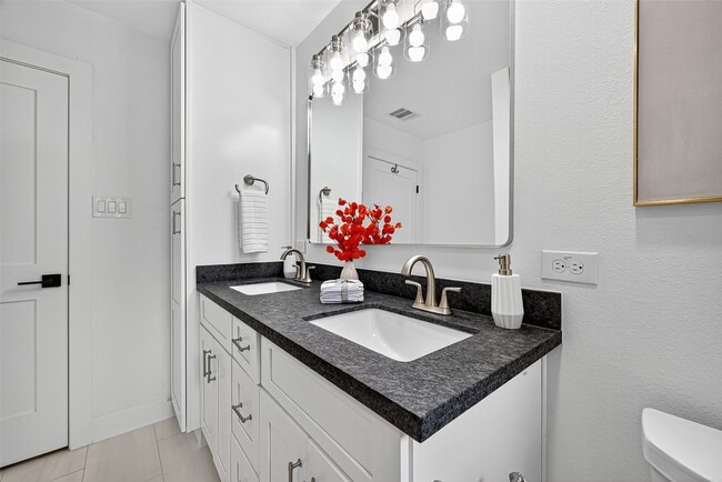 Building Photo - 4030 Woodshire St