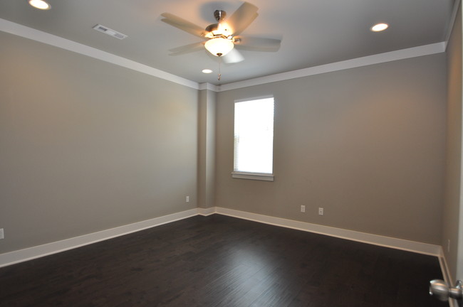 Building Photo - 2035 S Florida Way