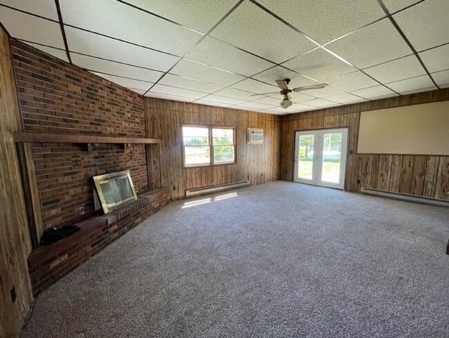 Building Photo - St. James Nice Home