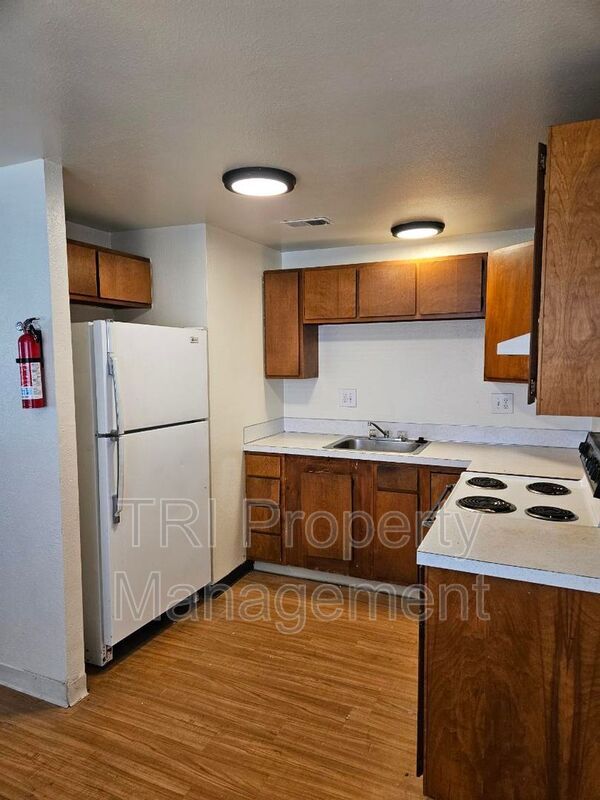 Building Photo - 300 W Union Ave