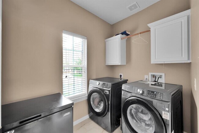 Building Photo - 2511 N Yorkchase Ln