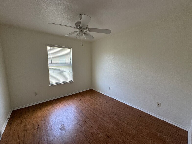 Building Photo - 2801 Alma Dr