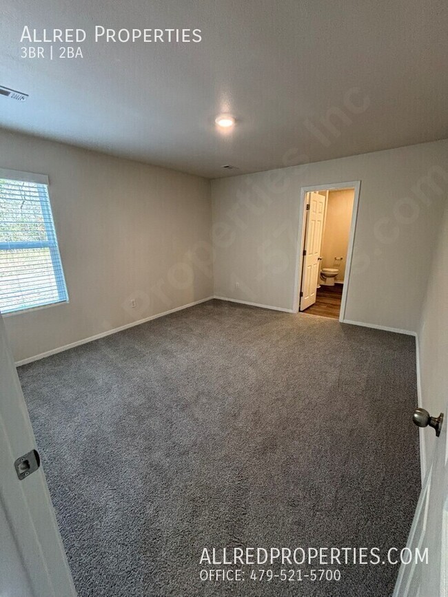 Building Photo - $500 Off 1ST Full Months Rent!! Brand New ...