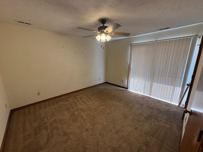 Building Photo - 5925 Labonte Dr