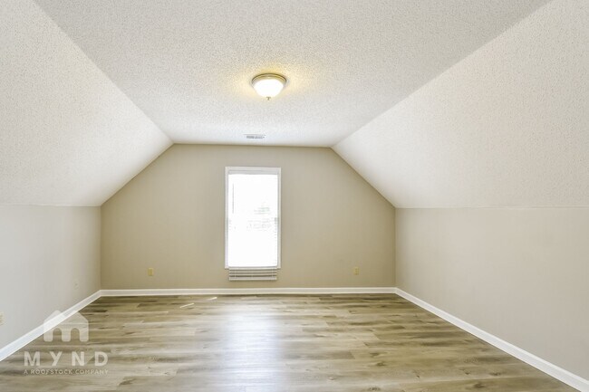 Building Photo - 8819 Lindstrom Cove