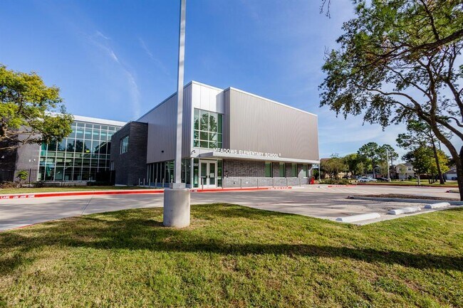 Building Photo - 12207 Meadowdale Dr