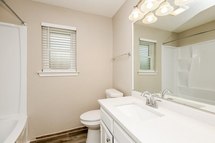 Building Photo - 1913 Green Willow Dr