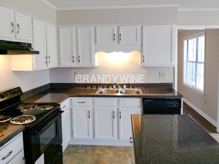 Building Photo - 4454 Mayo Ave