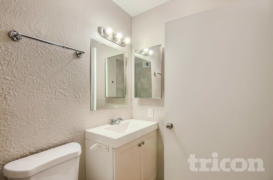 Building Photo - 452 S Johnson