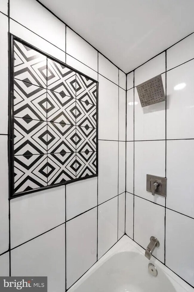 Building Photo - 28 Kennedy St