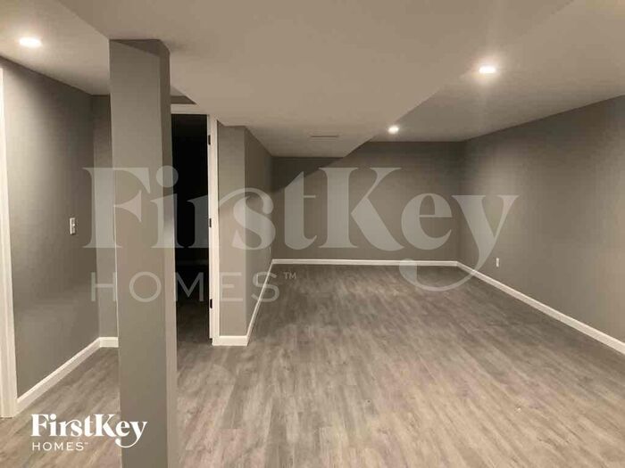 Building Photo - 816 Broadview Dr